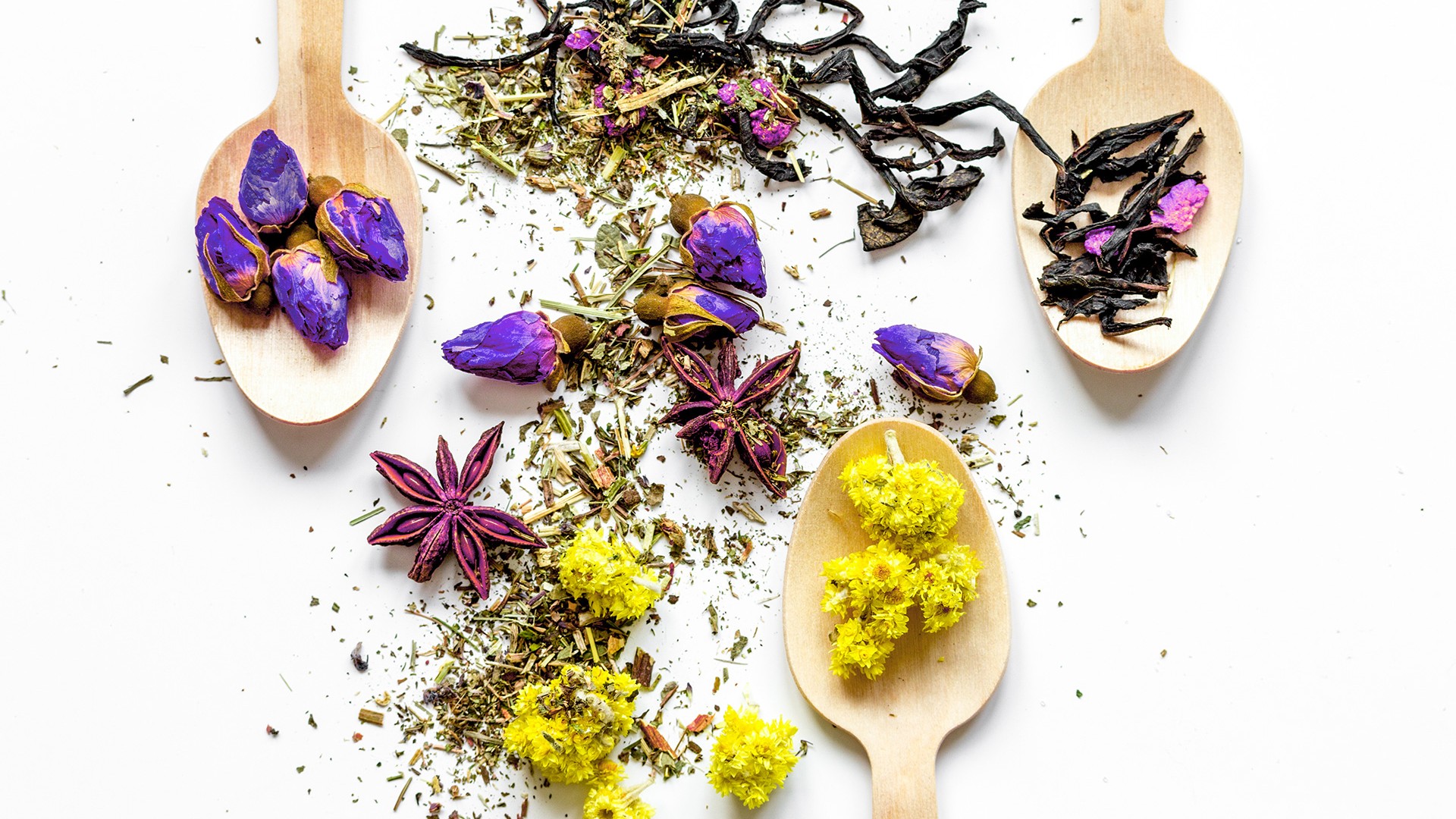 spoons with spices
